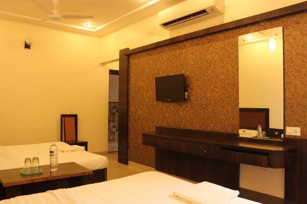 Hotel Sai Ramanand Shirdi Exteriör bild