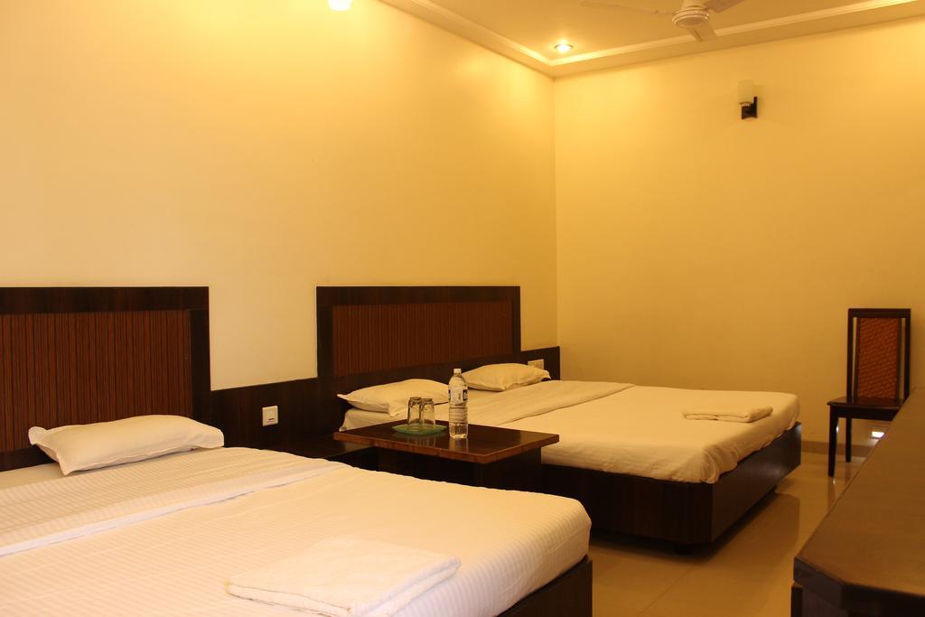 Hotel Sai Ramanand Shirdi Exteriör bild