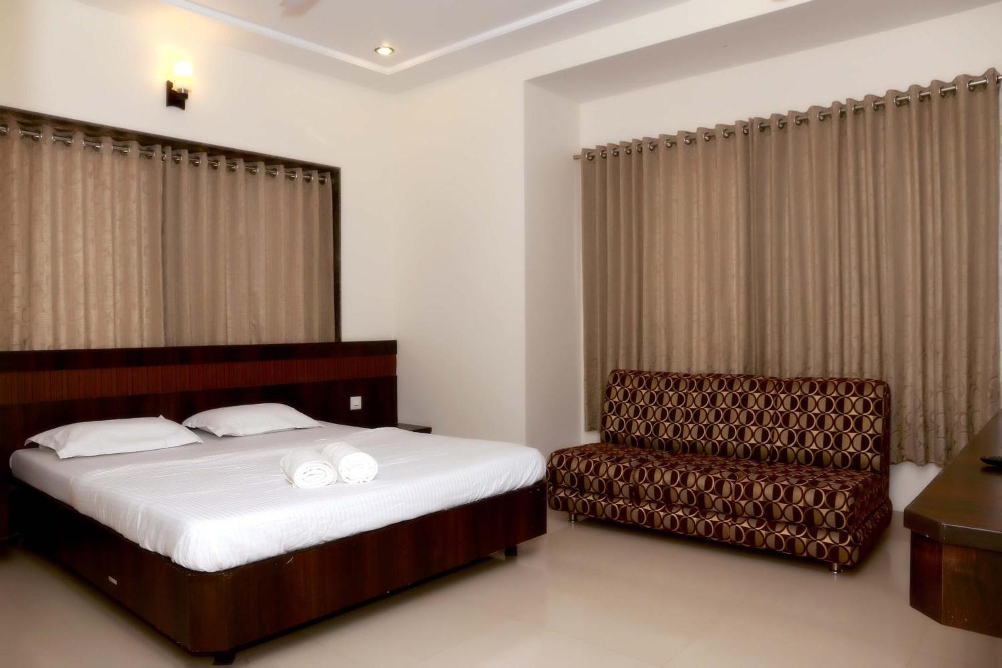 Hotel Sai Ramanand Shirdi Exteriör bild