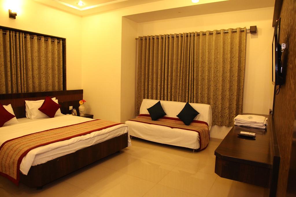 Hotel Sai Ramanand Shirdi Exteriör bild