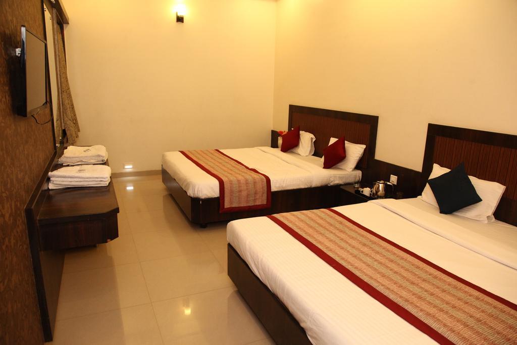 Hotel Sai Ramanand Shirdi Exteriör bild