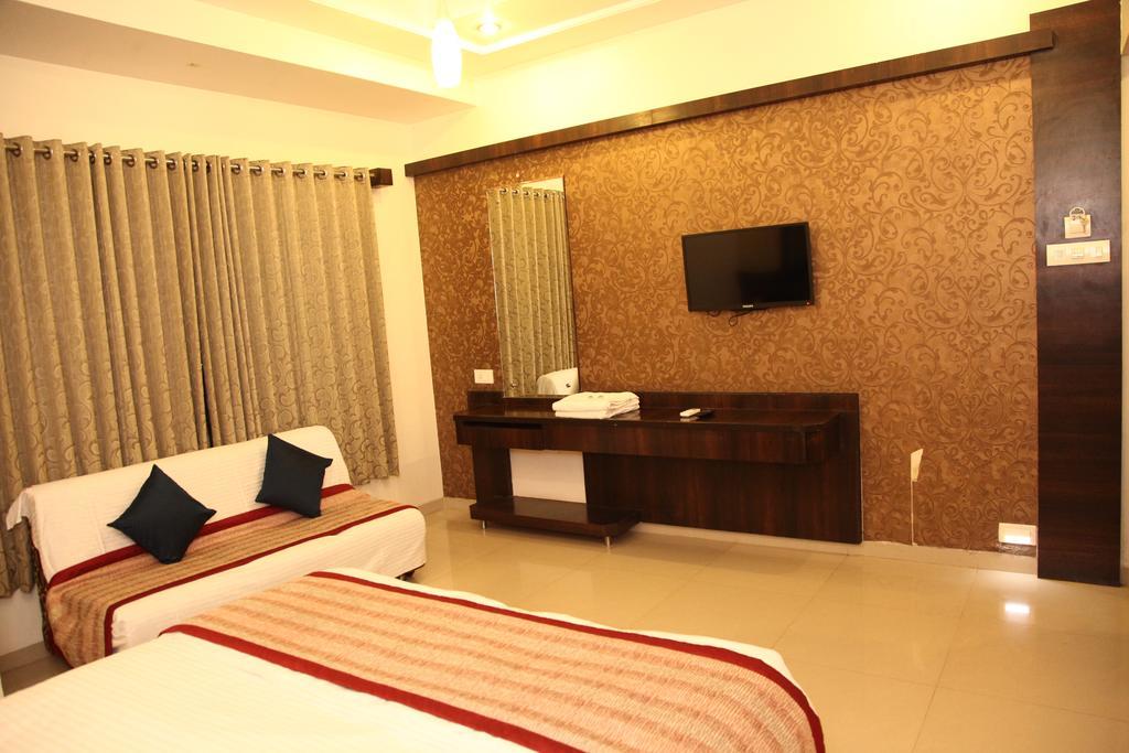 Hotel Sai Ramanand Shirdi Exteriör bild