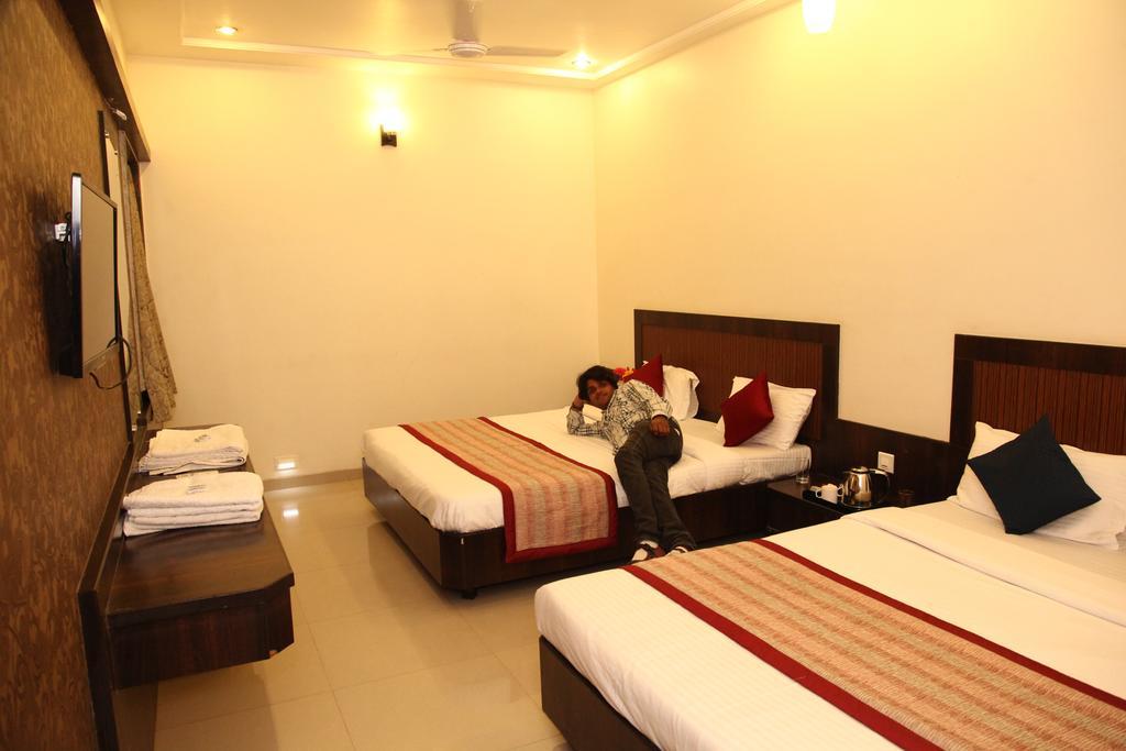 Hotel Sai Ramanand Shirdi Exteriör bild