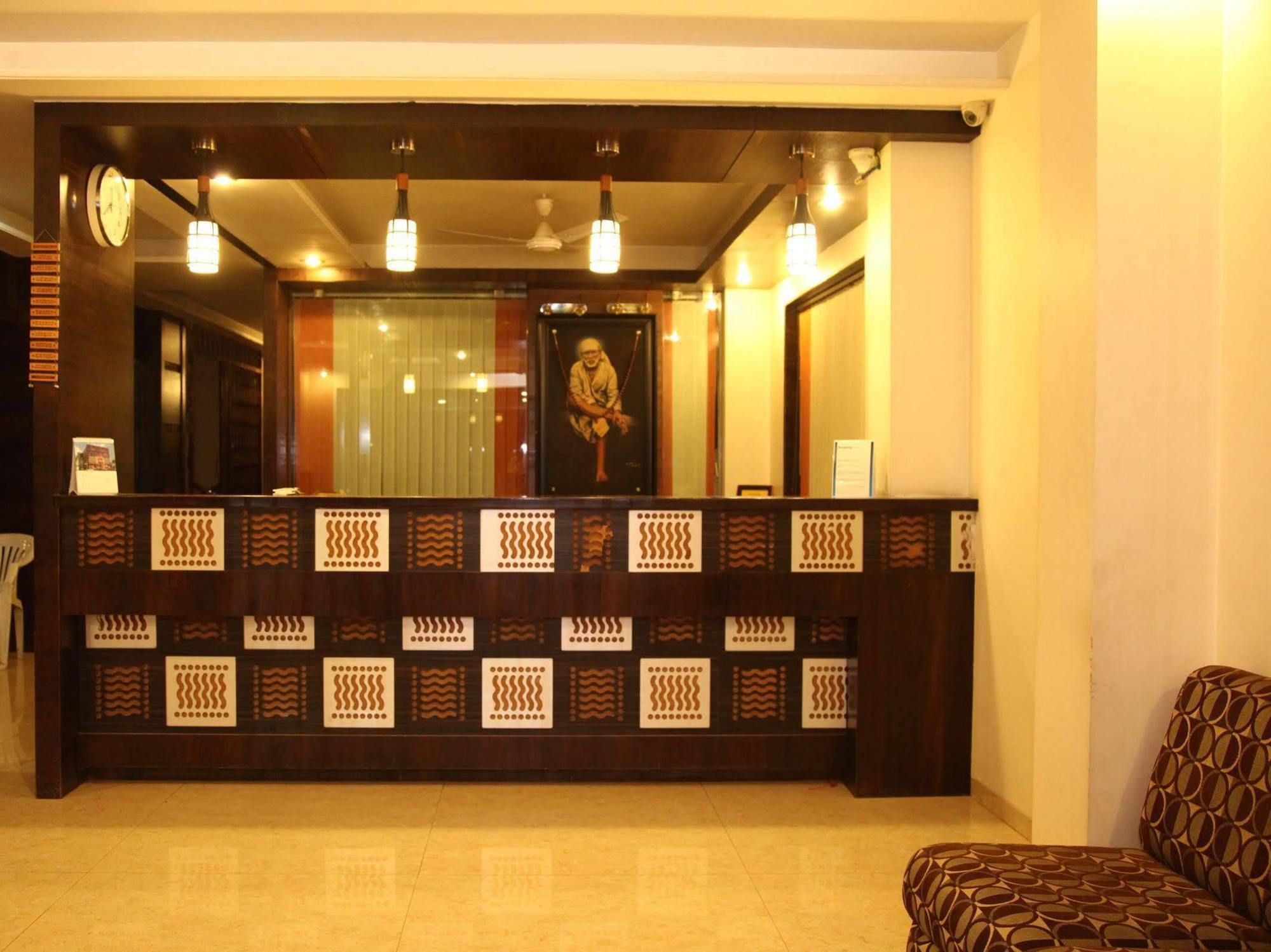 Hotel Sai Ramanand Shirdi Exteriör bild