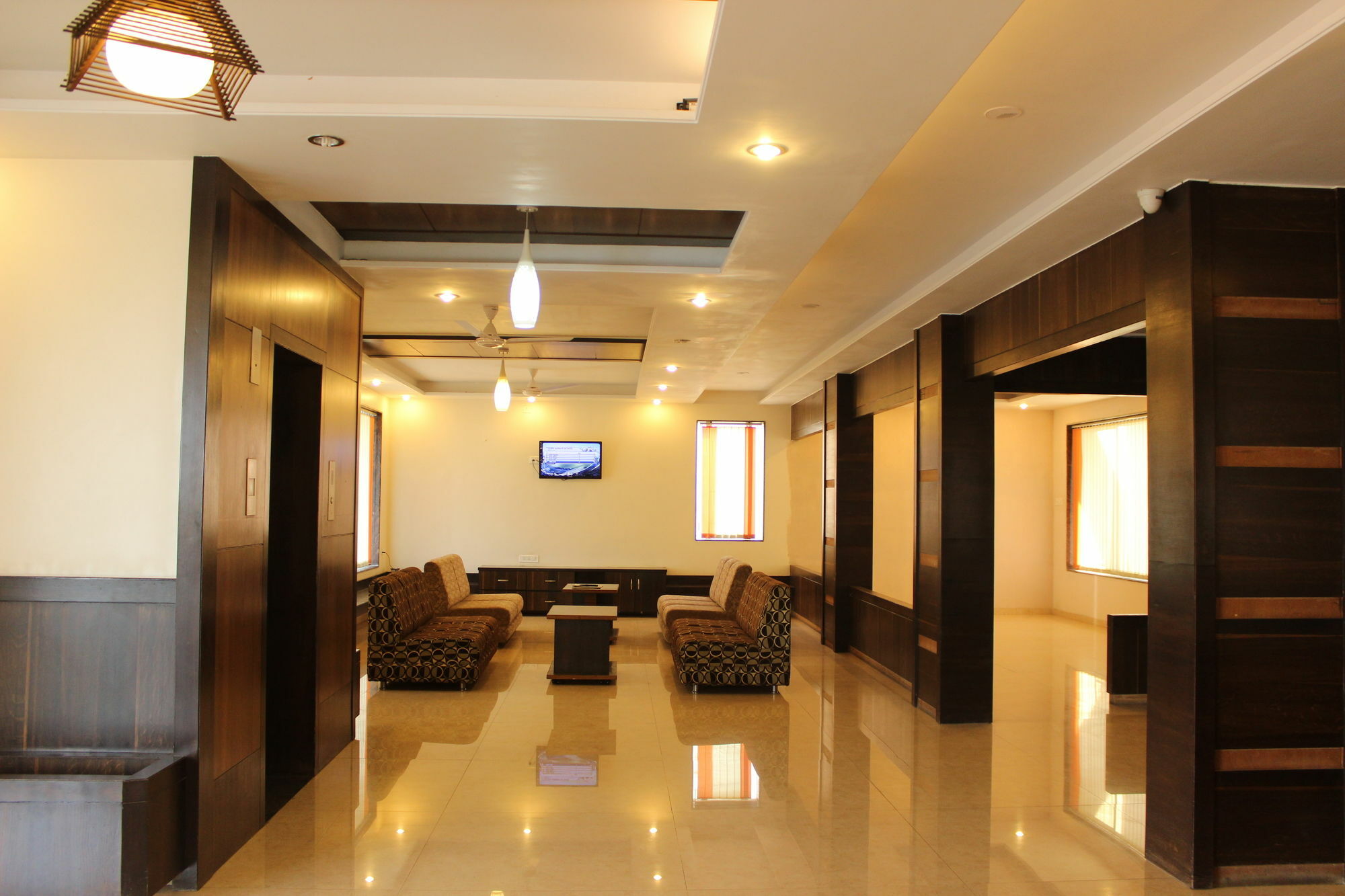 Hotel Sai Ramanand Shirdi Exteriör bild