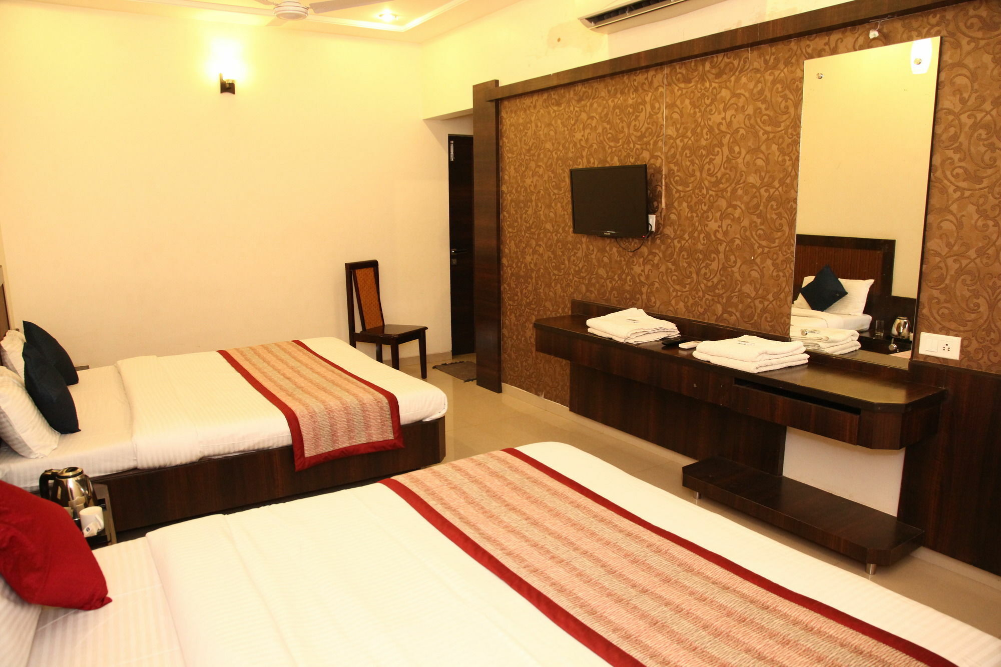 Hotel Sai Ramanand Shirdi Exteriör bild