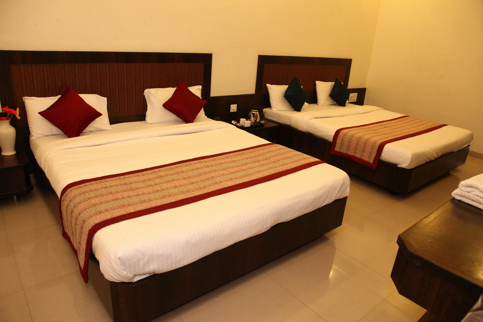 Hotel Sai Ramanand Shirdi Exteriör bild