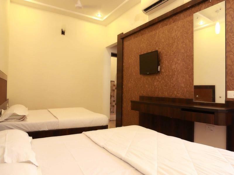 Hotel Sai Ramanand Shirdi Exteriör bild