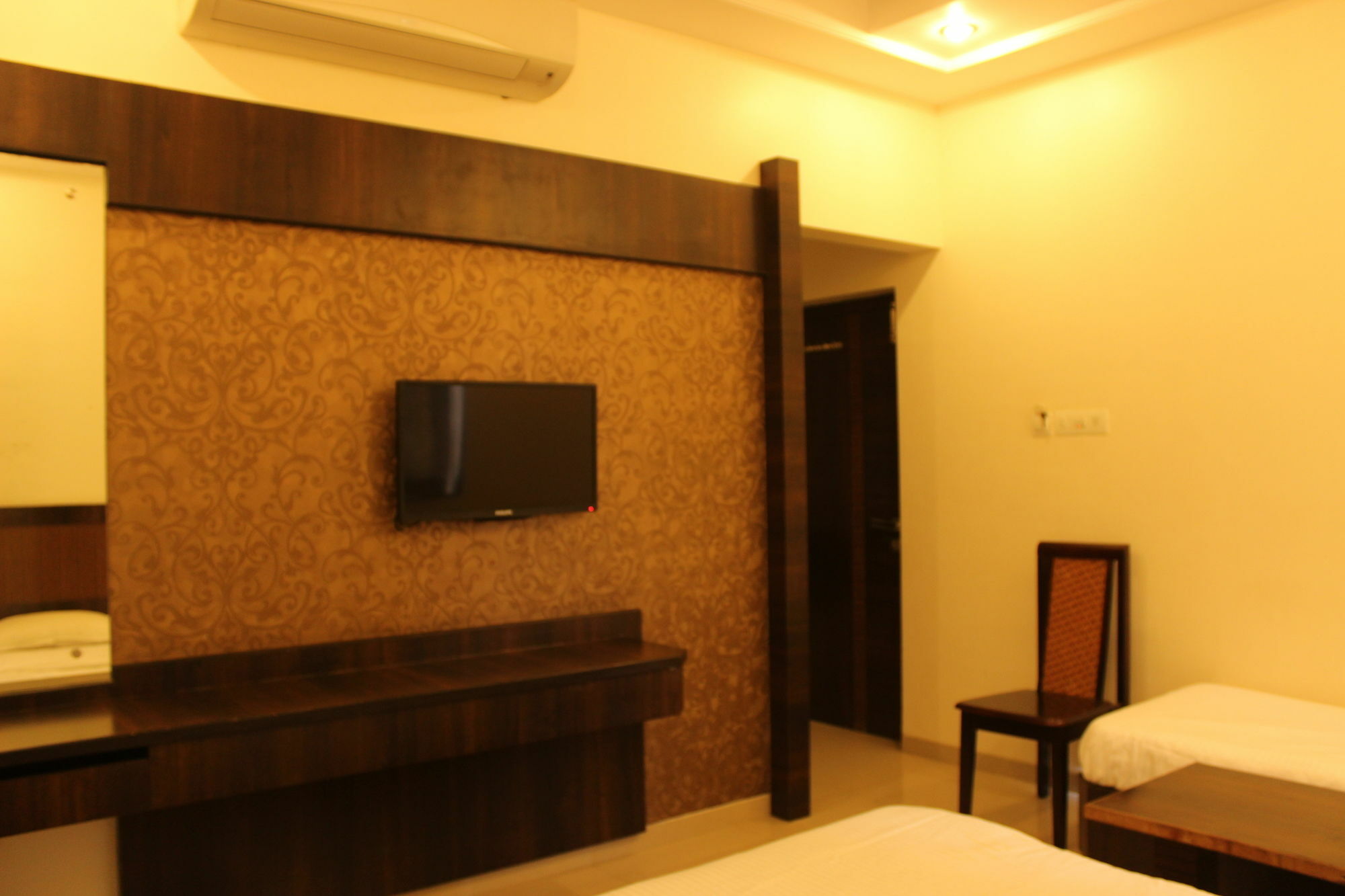 Hotel Sai Ramanand Shirdi Exteriör bild